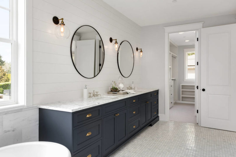 Shiplap behind dual vanity